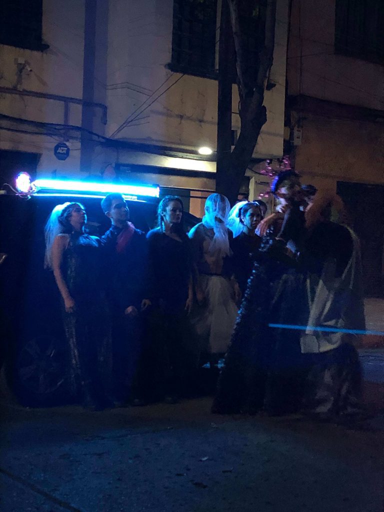 VSS compañía de Danza actuando en la calle