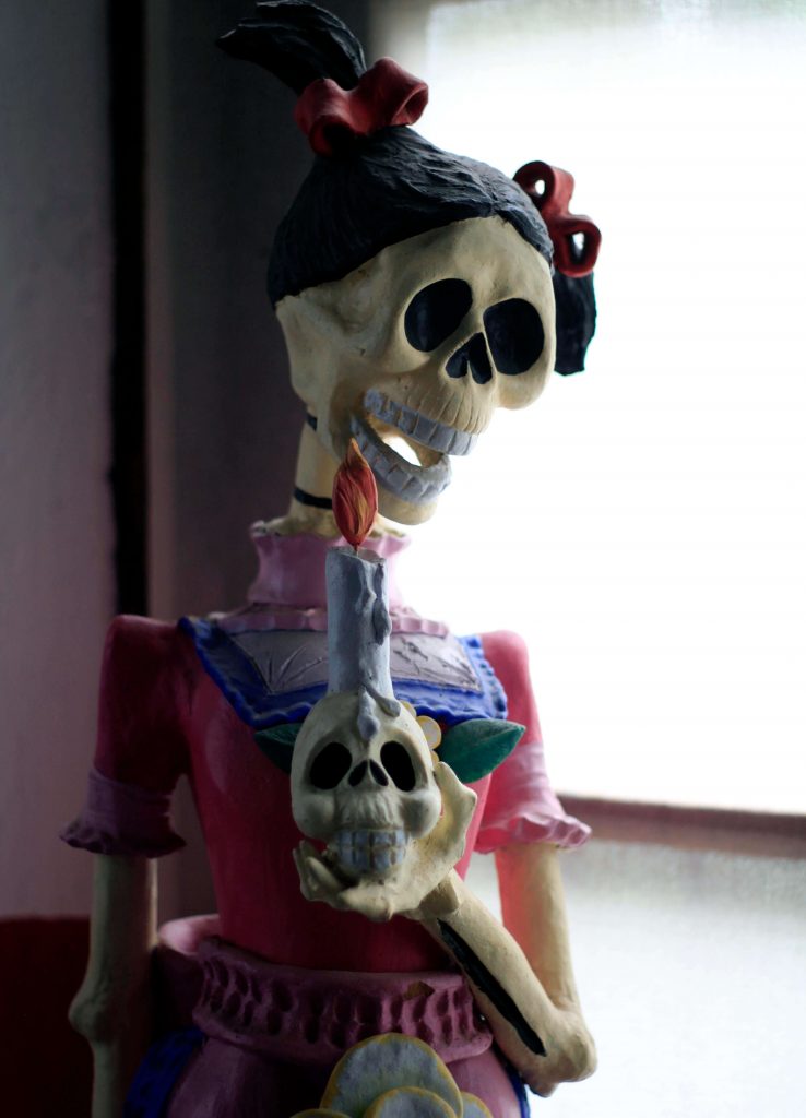 Calavera con vela.